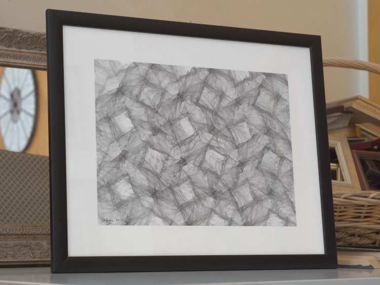 Una stampa dell'immagine Veiled Grid in sfumature di grigio, un design astratto matematico creato con funzioni trigonometriche.