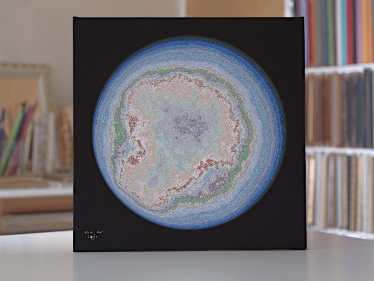 Una stampa su tela dell'frattale Planetary Disk, creata con un grafo diretto IFS usando mappe di Möbius del disco unitario.